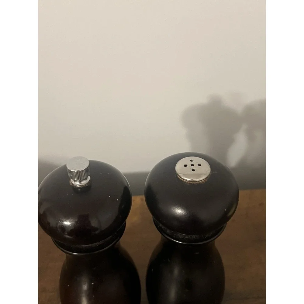 Vintage Olde‎ Thompson Black Wooden Pepper Mill & Salt Shaker Set